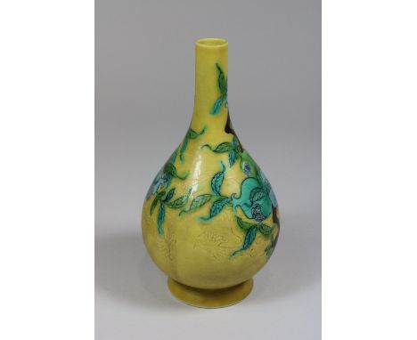 Vase und Schale, China, Porzellan, rechteckige grüne Schale mit Siegelmarke am Boden, Qianlong Perioden Marke, Huluping Vase 