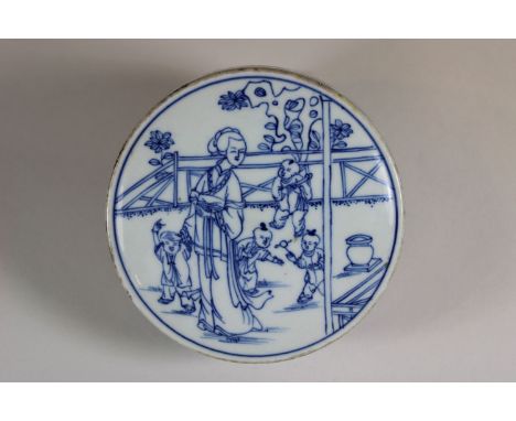 Porzellandose, China, Unterglasurblau, Qing Dynastie, Kangxi Periode (1662-1722). Dm.: 11 cm. Guter, altersbedingter Zustand,