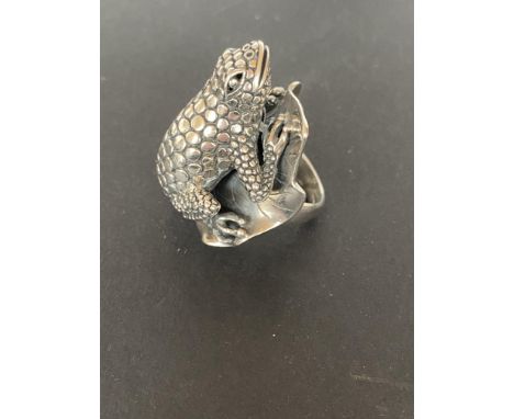 Silver frog ring 