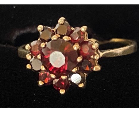 9ct Gold ring set with garnets Size S