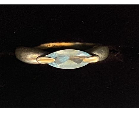 9ct White gold ring set with aquamarine Size O 