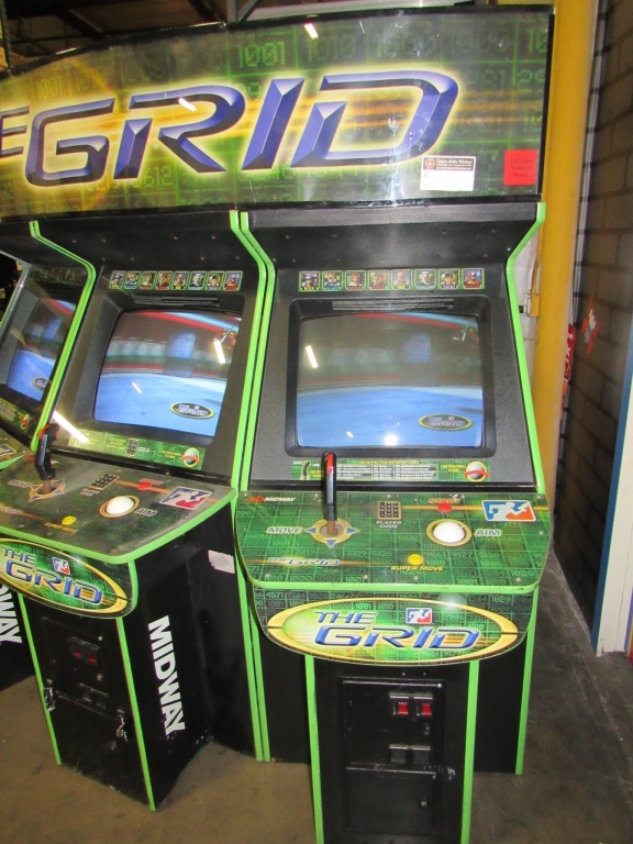 THE GRID 3 PLAYER MIDWAY CLASSIC ARCADE GAME L@@K!. Item is in used ...