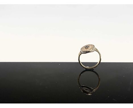 A gold ring set a sapphire, 6gm.