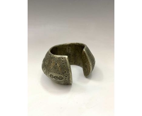 An unfeasibly heavy African bangle 890gm Max width 9.5cm, depth 5cmCondition report: Nicely knocked about. UK shipping quote: