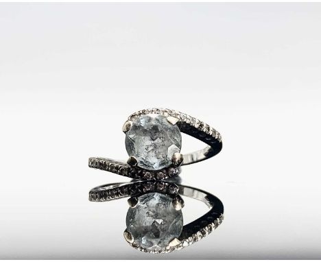 An 18ct white gold aquamarine and diamond cross-over ring 5.8gm.Approx size: O-P