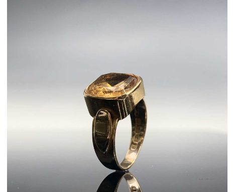 A Victorian 18ct gold ring set a citrine by Edward Vaughton Chester 1889 7.8gm.Approx size: N-N1/2Condition report: Light scr