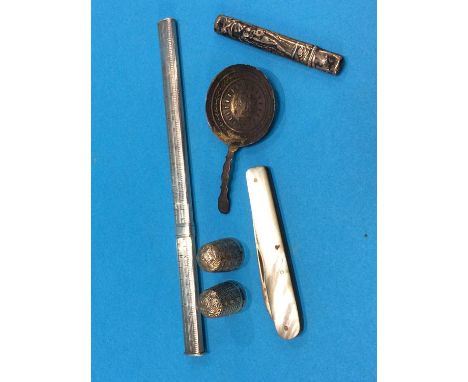 Silver thimbles, a caddy spoon, fruit knife etc.