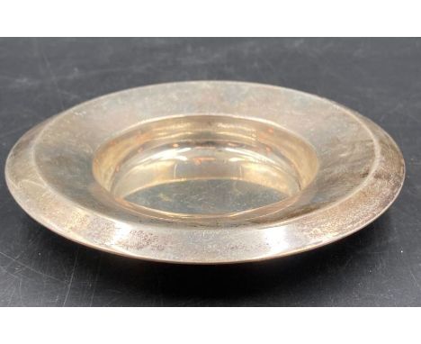 A silver dish (Approximate Total Weight 70g) 12.5cm in diameter, by Viner's Ltd Sheffield 1962.