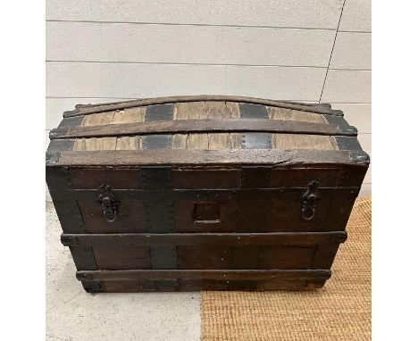 A dome topped metal banded trunk.(85cm x 47cm x 59xm)