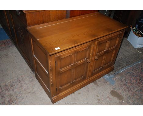 An Elm Ercol double doored cupboard, 28 1/2" wide x 19" deep x 28'' high