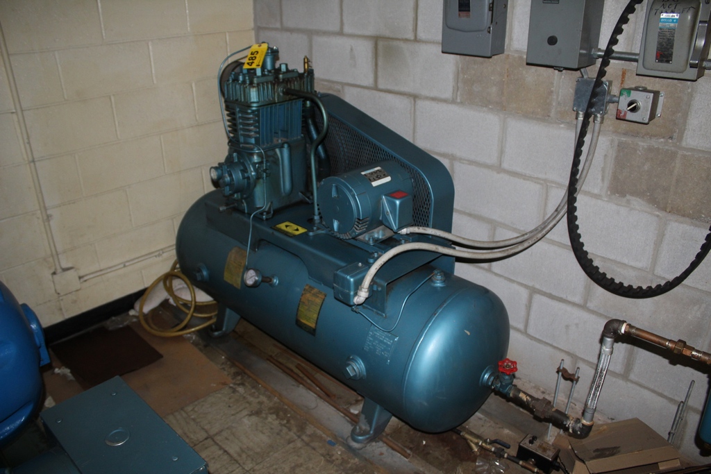 QUINCY MODEL 325 5HP AIR COMPRESSOR