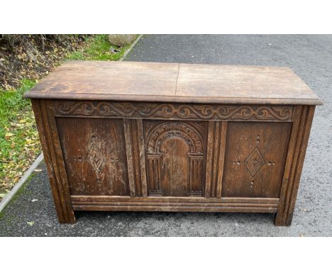 Vintage Ercol blanket box, approximate measurements: Height 24 inches, Length 44 inches, 20.5 inches Depth 