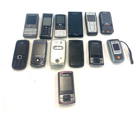 Large selection of vintage mobile phones 