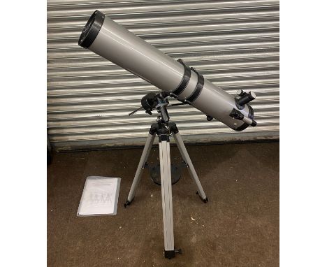 Celestron 130mm newtonian reflector telescope with 2 eye pieces and 1 Barlow lens, tripod and instruction 