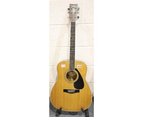 Yamaha FG-420A acoustic guitar. P&P Group 3 (£25+VAT for the first lot and £5+VAT for subsequent lots)Condition Report: Lacki