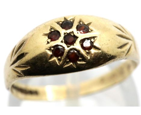 9ct gold ring set with seven garnets, size Q/R, 2.4g. P&amp;P Group 1 (£14+VAT for the first lot and £1+VAT for subsequent lo