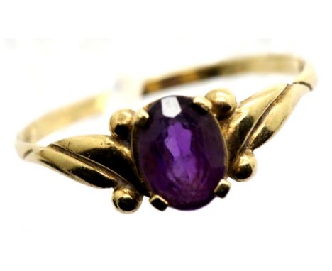9ct gold amethyst ring, size P, 1.1g. P&amp;P Group 1 (£14+VAT for the first lot and £1+VAT for subsequent lots) 