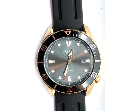 Pulsar gents calendar wristwatch boxed, P&amp;P Group 1 (£14+VAT for the first lot and £1+VAT for subsequent lots) 