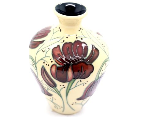 Moorcroft vase in the Chocolate Cosmos pattern, H: 10 cm. P&P Group 2 (£18+VAT for the first lot and £3+VAT for subsequent lo