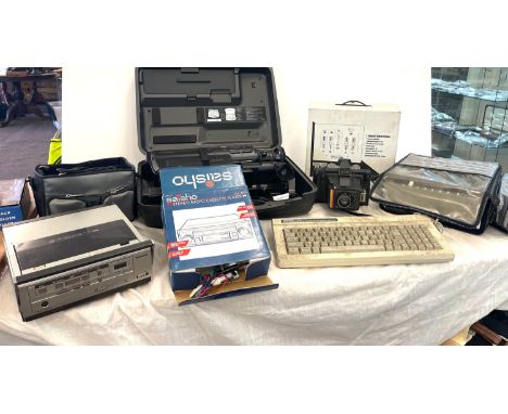 Selection of electrical items to include Amstrad 256k keyboard, Saisho cx250 stereo, Tech 100 channel mixer, Panasonic M10 Mo