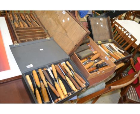 Wood working tools from the collection of Derek John Camm comprising 139 chisels of various sizes, profiles and makes includi
