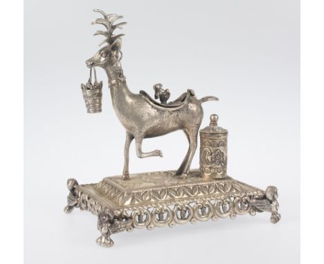 Chased, cast silver censer in the shape of a deer.  New-Hispanic work.  High Peru. Late 18th century. 25 x 22 x 14 cm. In the