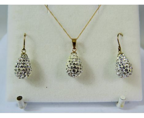 Necklace and pendant set with presentation box. All 9ct Yellow Gold mounts &amp; Chain.  See photos. 