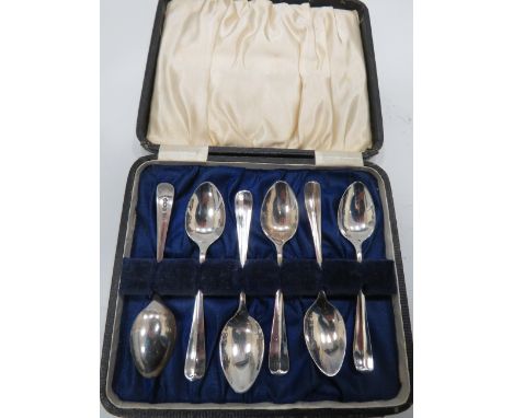 Set of 6 Sheffield sterling silver coffee spoons in original case.