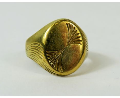 9ct Yellow Gold Signet Ring.  Finger size 'T'   5.5g