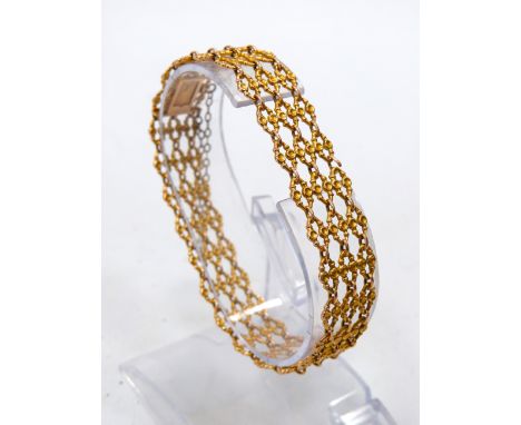 15ct Yellow Gold Four Bar 7 inch Bracelet with safety chain fitted. Total weight 15g