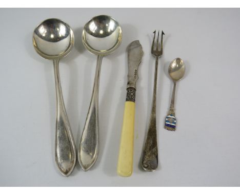 2 Heavy Sheffield 1937 serving spoons plus other silver items, Total weight 210g.