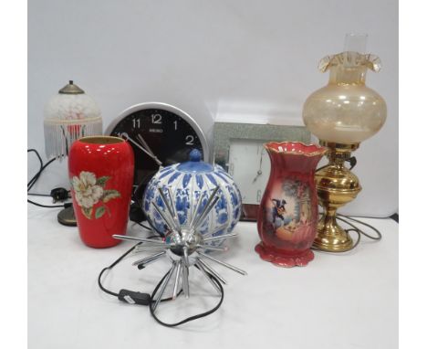 Interesting mixed lot to include Royal Winton vase, oriental lidded pumpkin jar, table lamp, oil lamp etc. (no glass chimney 