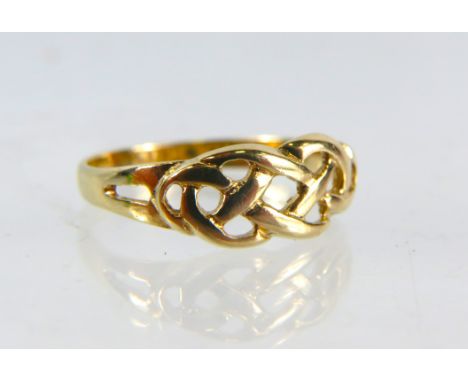 9ct Yellow Gold Celtic weave band.  Finger size N   1.3g