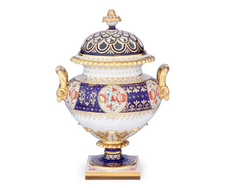 A large Flight, Barr and Barr Worcester pot pourri vase and cover, circa 1820-25Of classical form, with a gilt gadrooned rim 