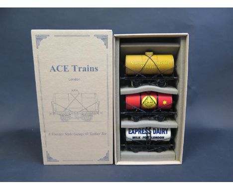 An Ace Trains Vintage Style Gauge O Tanker Set. Appear unused and mint in box. 