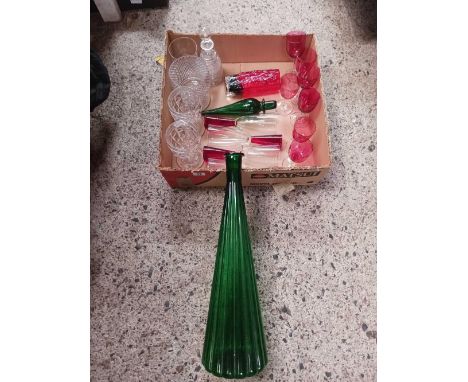 CARTON WITH MISC RED COLOURED GLASSES, LARGE GREEN VASE &amp; OTHER GLASSWARE