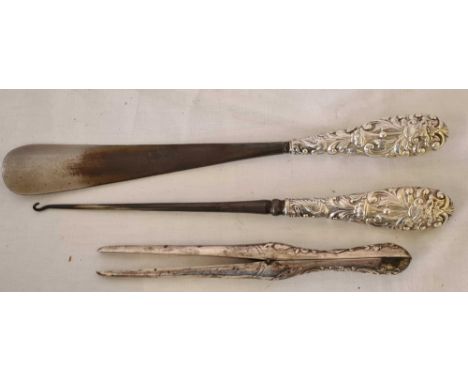 SILVER EMBOSSED BUTTON HOOK &amp; SHOE LIFT &amp; A PAIR OF SILVER GLOVE STRETCHERS