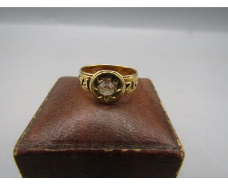 18ct gold hallmarked Birmingham 1876 ring with white paste stone in star mount and 'Mizpah' (meaning- Watchtower- may god wat