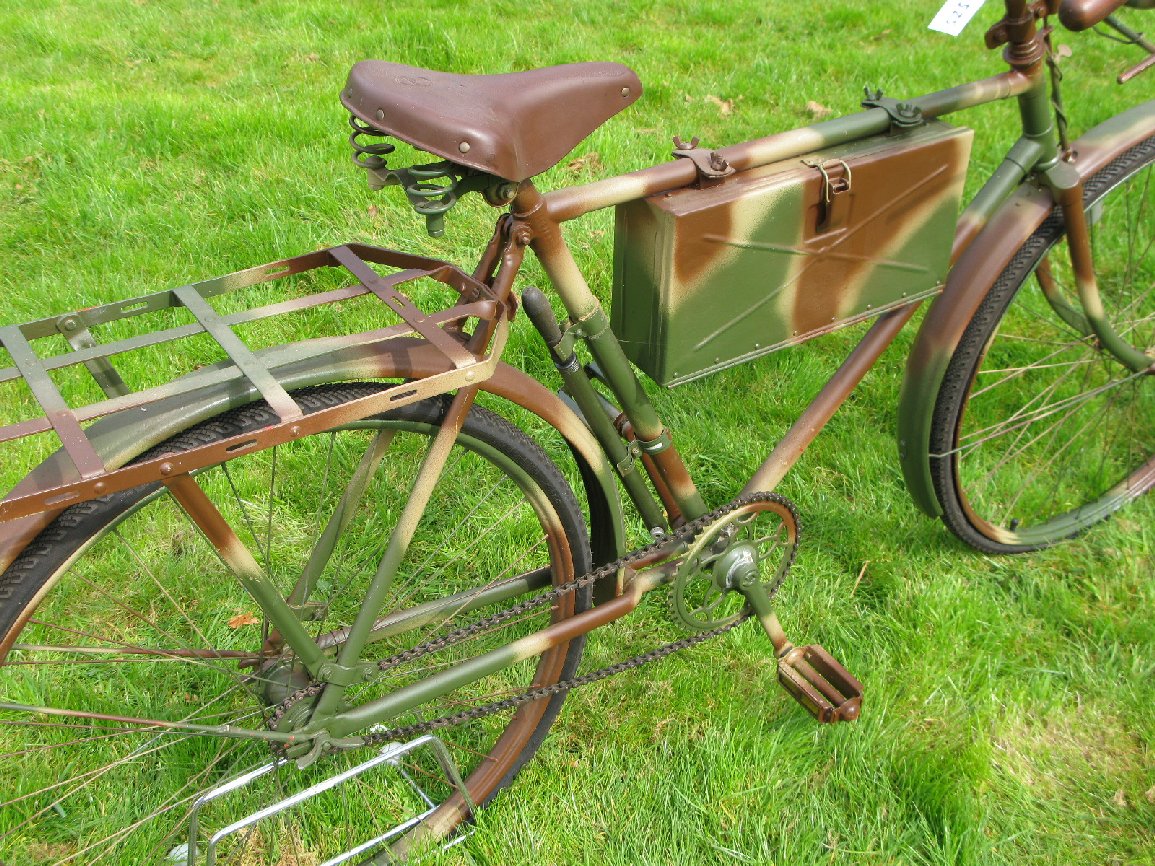 *A WW2 German Wehrmacht Bicycle. Finished in camouflage colours, this