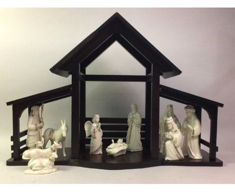 LENOX VINTAGE NATIVITY SET, with wooden stable44cm high