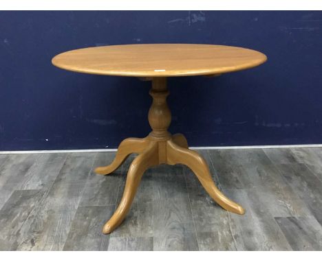 ERCOL CIRCULAR DINING TABLE, WITH FOUR ERCOL WINDSOR DINING CHAIRS  the table on pedestal basetable 73cm x 100cm Qty: 5