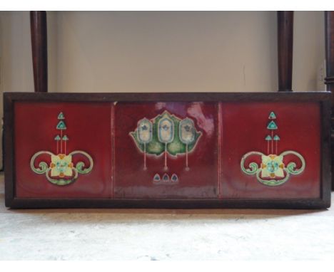 AN ART NOUVEAU STYLE RECTANGULAR PLANTER, decorated with three ceramic tiles. 48 x 21 x 17 cm high