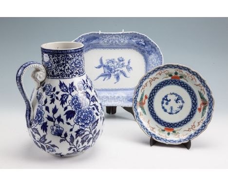 AN ENGLISH BLUE AND WHITE DECORATED BALUSTER JUG, a Copeland Spode shaped rectangular transfer printed serving dish and a Chi