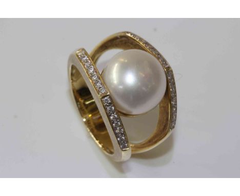 14 carat gold, cultured pearl and diamond ring
