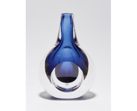 Morales-Schildt, Mona Vase (Göteborg 1908-1999 Almuñéca) Für Kosta Glasbruk, Schweden, 1960er Jahre. Kugeliger Korpus mit sch