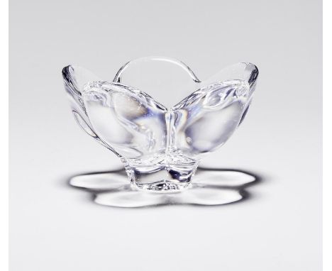 Kleine Schale in Blütenform Glashütte Orrefors, Schweden - 20. Jh. Über rundem Stand tief gemuldete, aus fünf "Blütenblättern