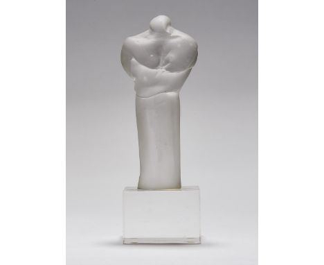 Sherman, Elly Torso (Wien 1925 geb.) Farbloses, säuremattiertes Glas; auf quaderförmigem Plexiglassockel. H. 22 cm. - Who's W