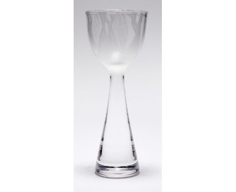 Palmquist, Sven Vase (Lenhovda 1906-1984 Orrefors) Für Glashütte Orrefors, Schweden. Massiver, konischer Fuß mit bauchiger Ku