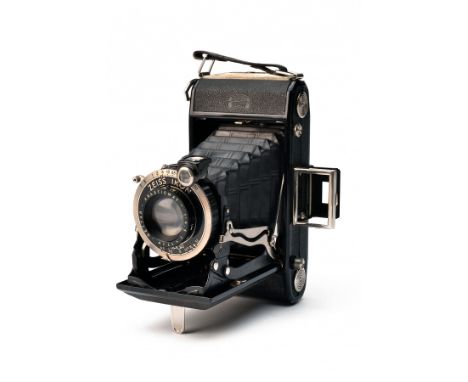 ZEISS, GERMANYA PRE WORLD WAR TWO BELLOWS CAMERA, MODEL 'IKON', serial no. 1253424, WITH U.S. OFFICIAL RELEASE PAPERS,the cam