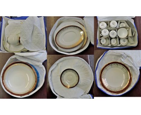 Royal Crafton Majestic Bone China-Complete dinner and tea service - set of 6-with serving bowls, salt and pepper shakers, in 